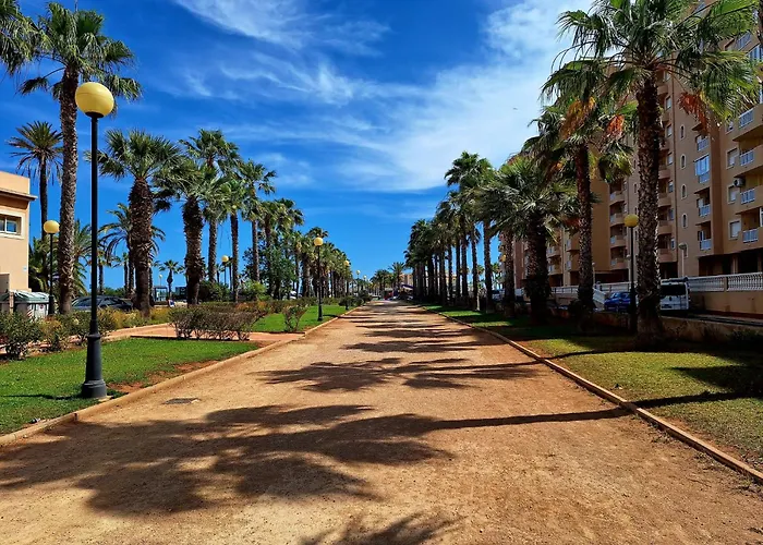 Puerto Y Playa Con Vista A Dos Mares